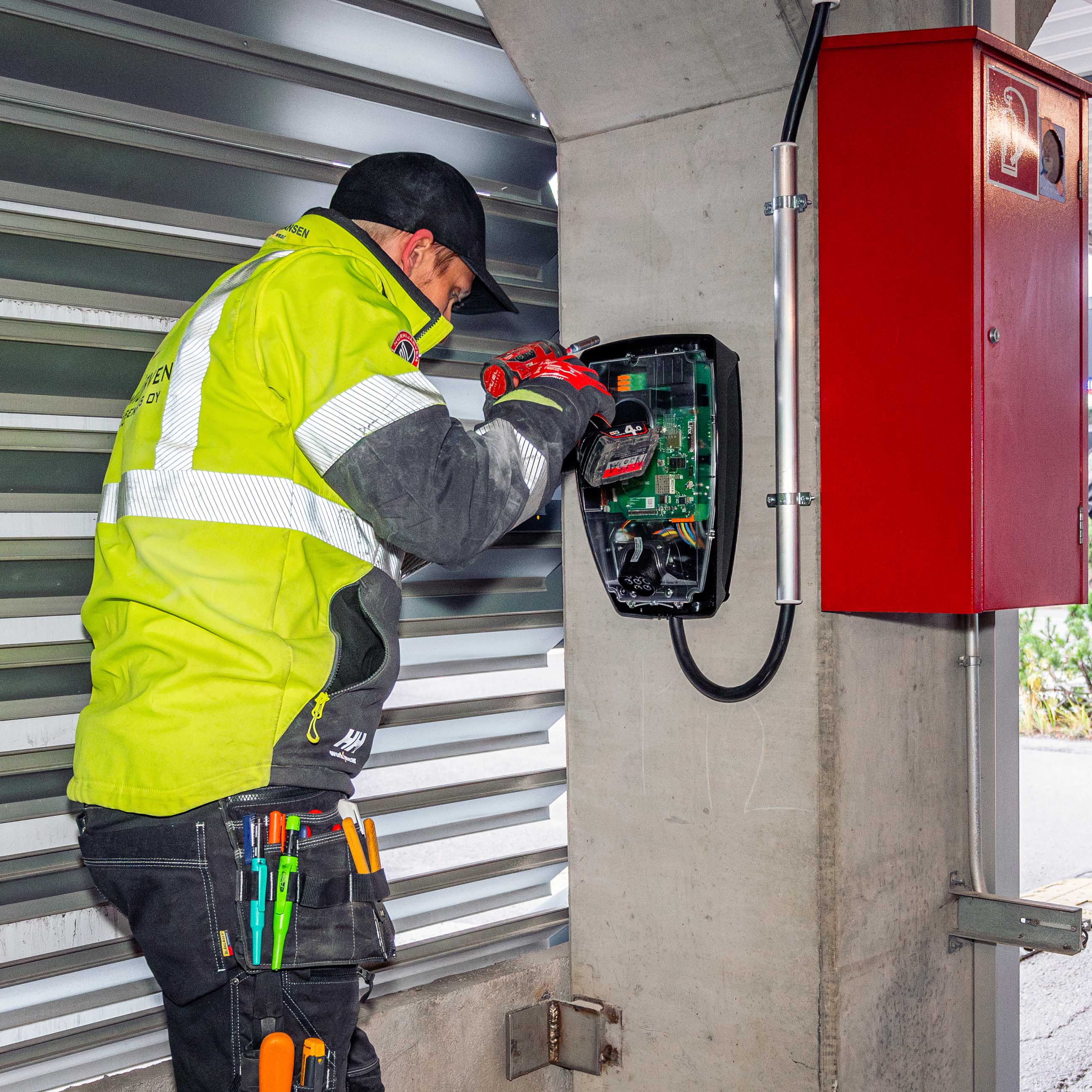 Kauppakeskus viisari, latausasema asennukset