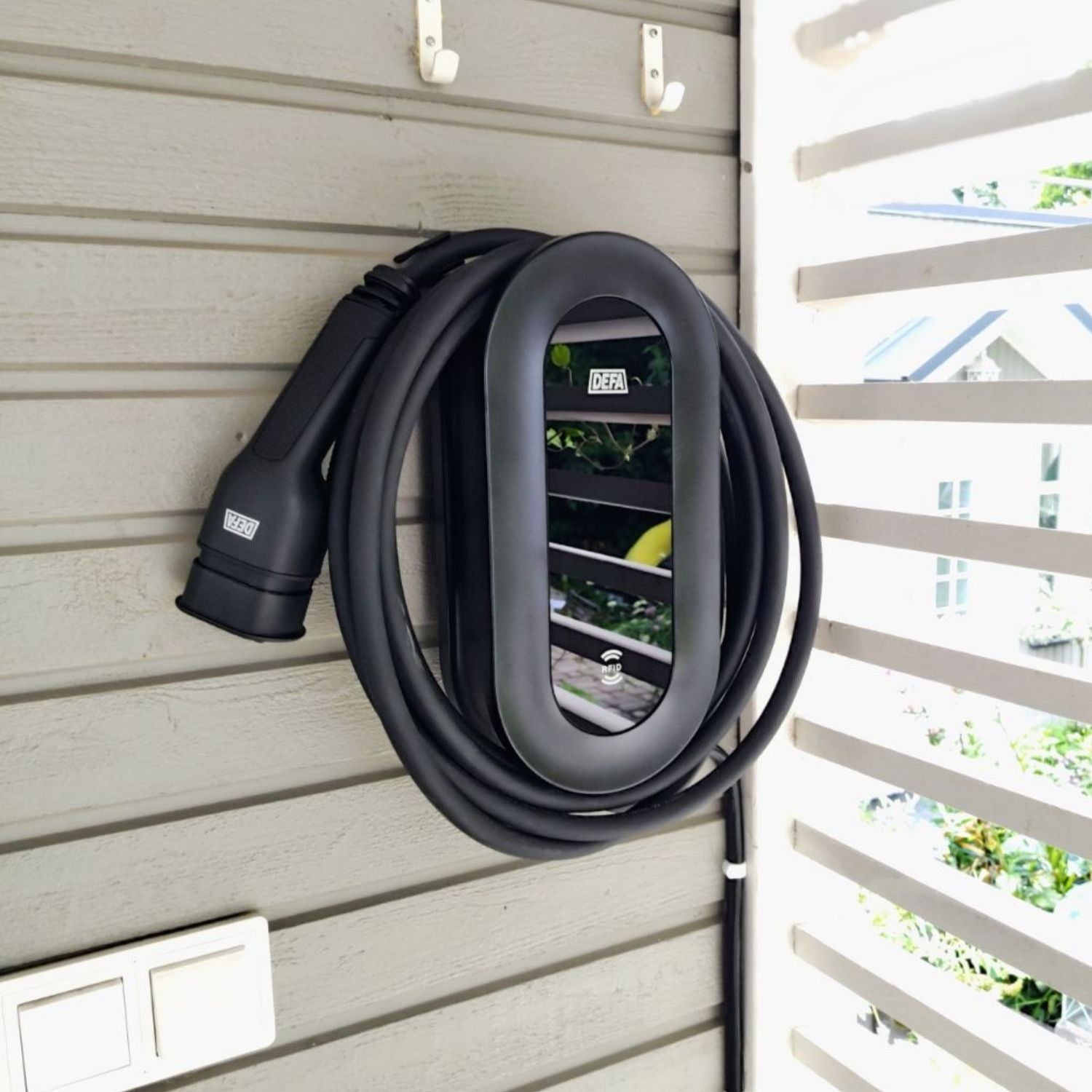 Nordic Plugilta voit tilata sähköauton latausaseman asennettuna kotiisi.